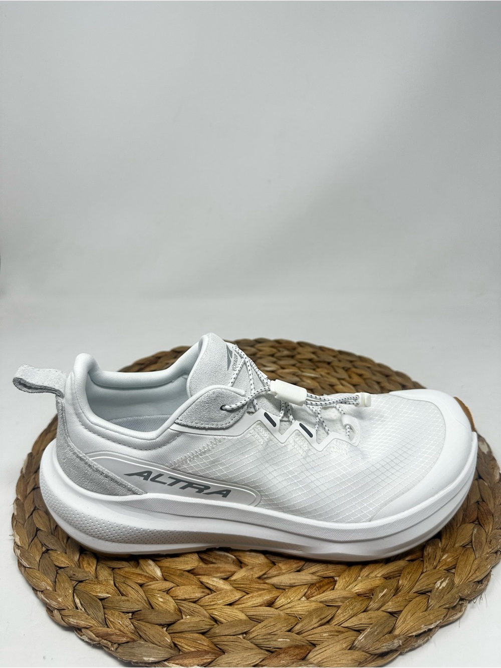 ALTRA Voyager Trail Running Shoes White Vibram Size 9.5 Women's